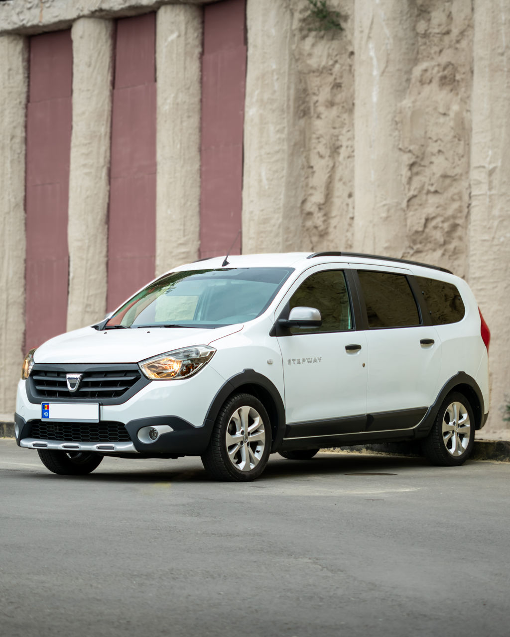 Chirie auto Chisinau/ Прокат авто / Dacia Lodgy 7 locuri foto 1