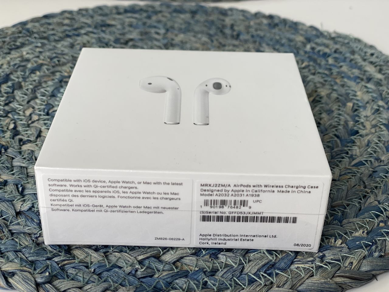 AirPods 2 (Wireless Charging Case)