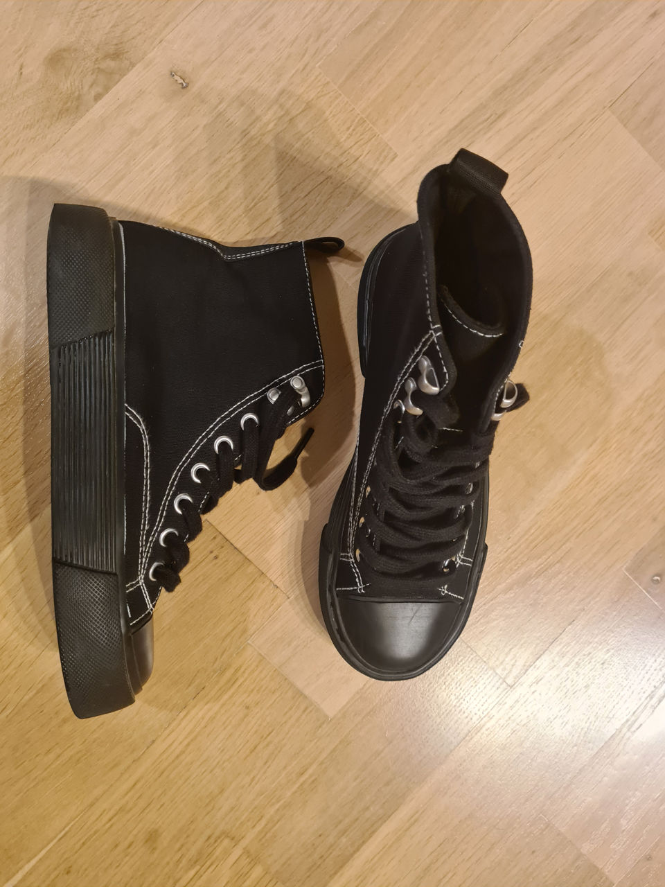 Ghete Converse, pantofi Reserved si altele foto 6