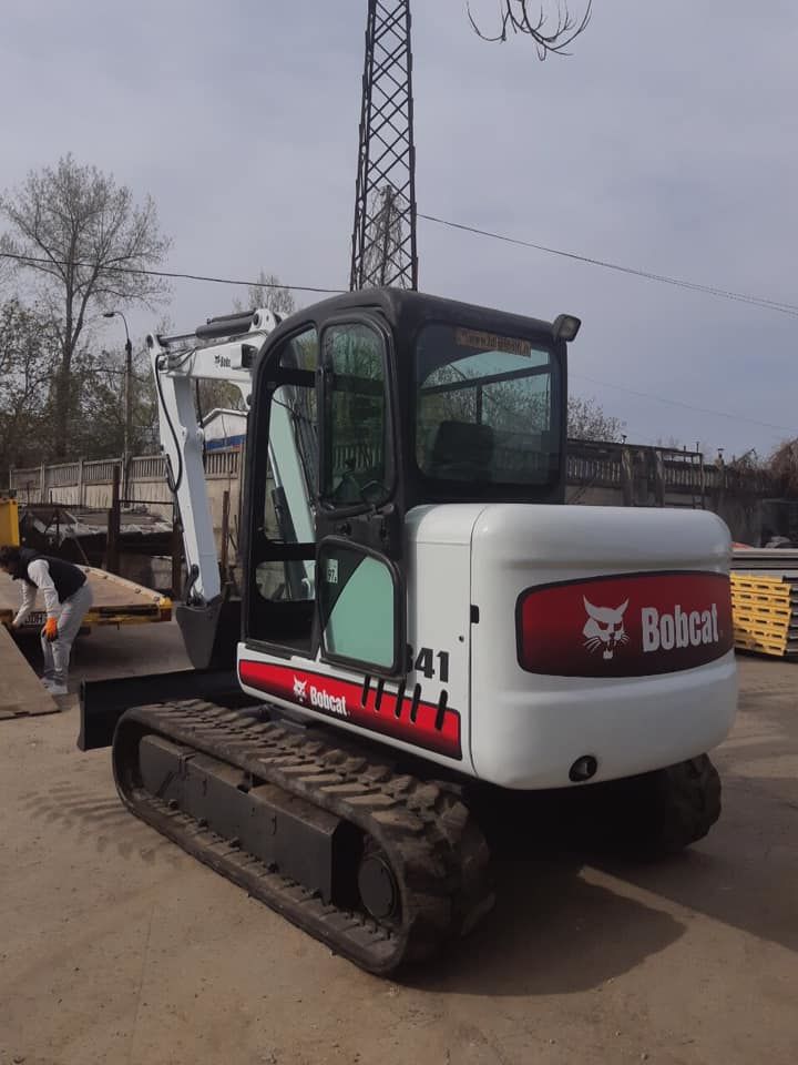 Prestam servikii minii  excavator komatsu.bobcat foto 1
