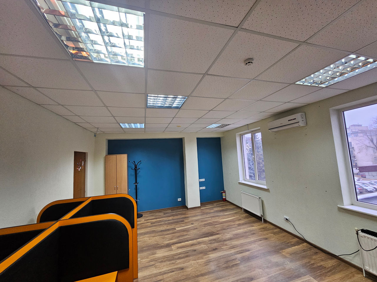 Oficii în chirie! Centru! 12 - 80m2! 10 euro/m2 + comunale! foto 5