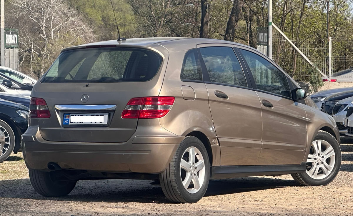 Mercedes B-Class foto 3