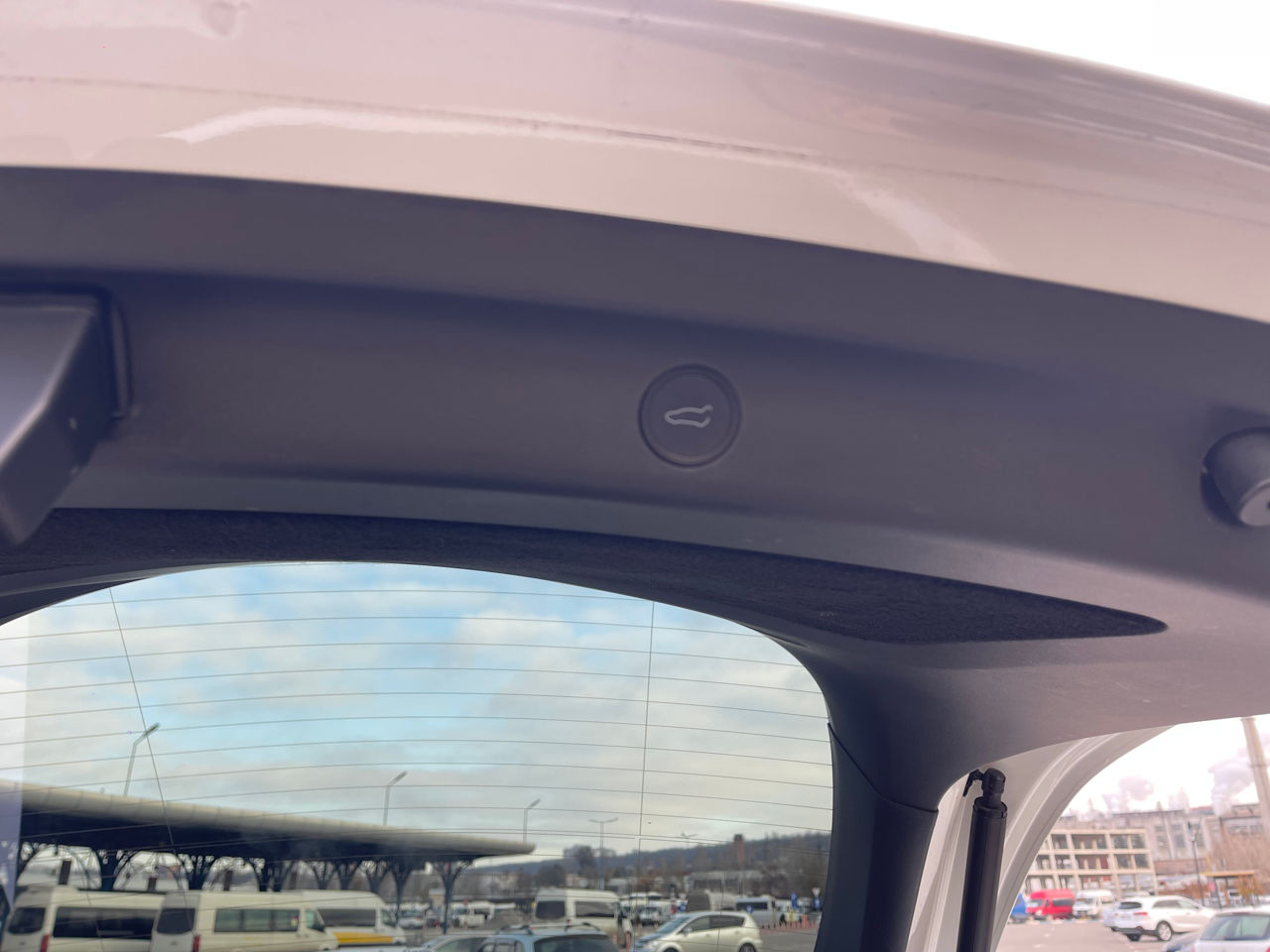 Tesla Model Y foto 13