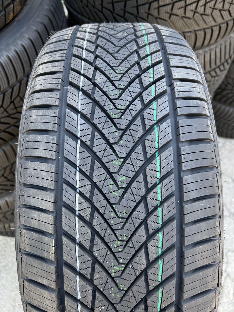 235/45 R18 Tracmax Trac Saver ( 4 seasons ) M+S/ Доставка, livrare toata Moldova foto 2