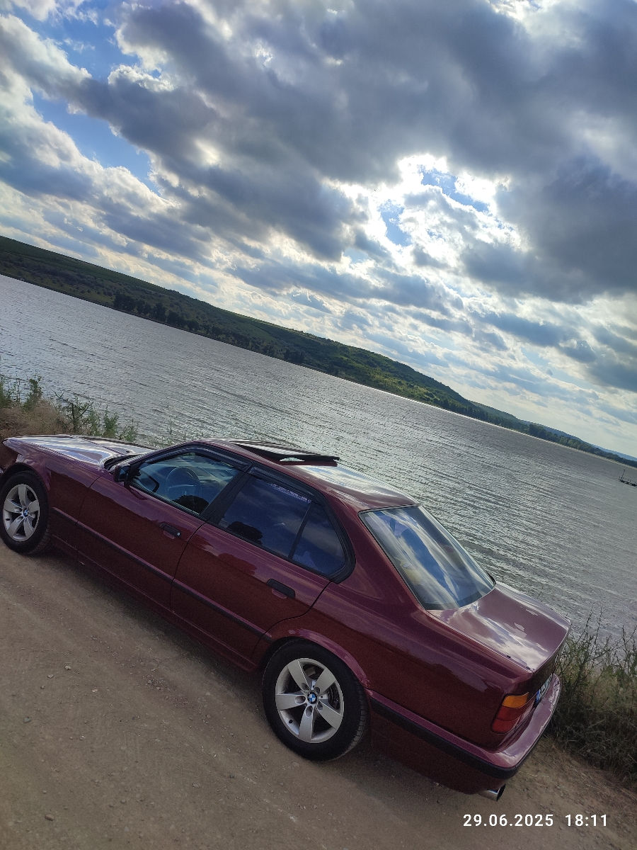 BMW 5 Series foto 3
