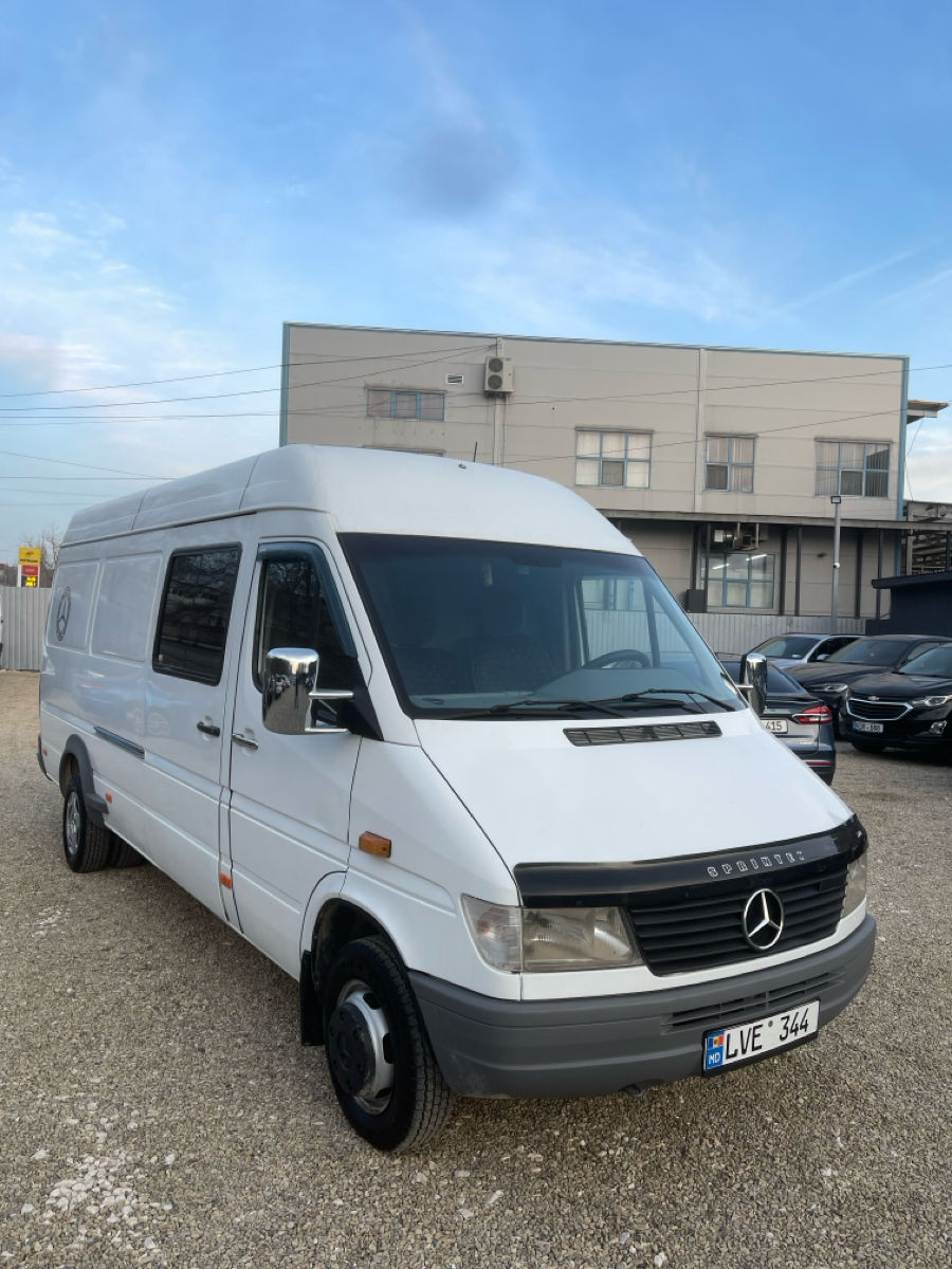 Sprinter 412 Mercedes Sprinter 412 2000 г. с пробегом 292000 км, Дизель, 10500