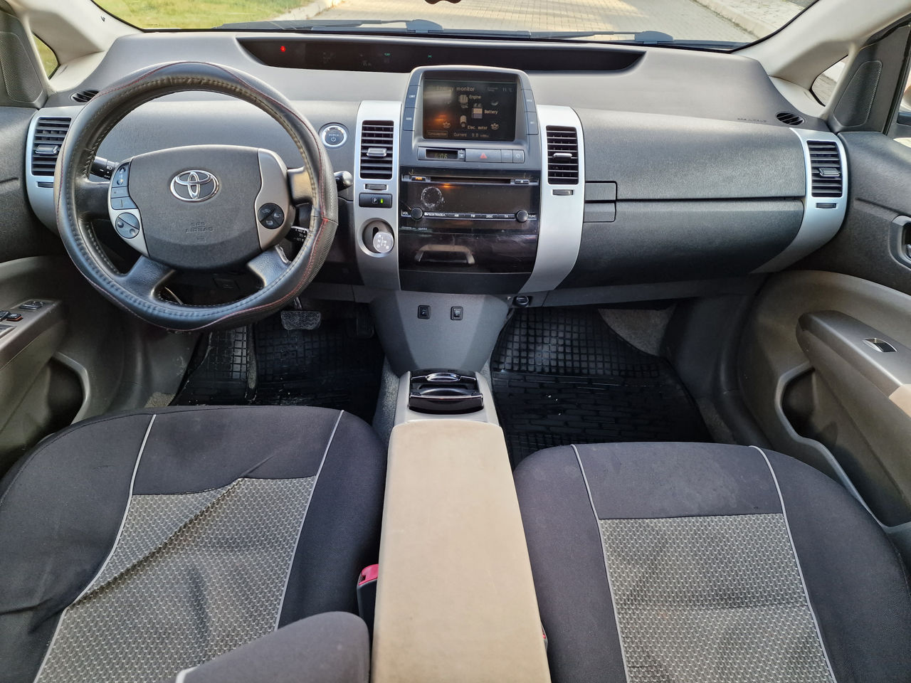 Toyota Prius фото 7
