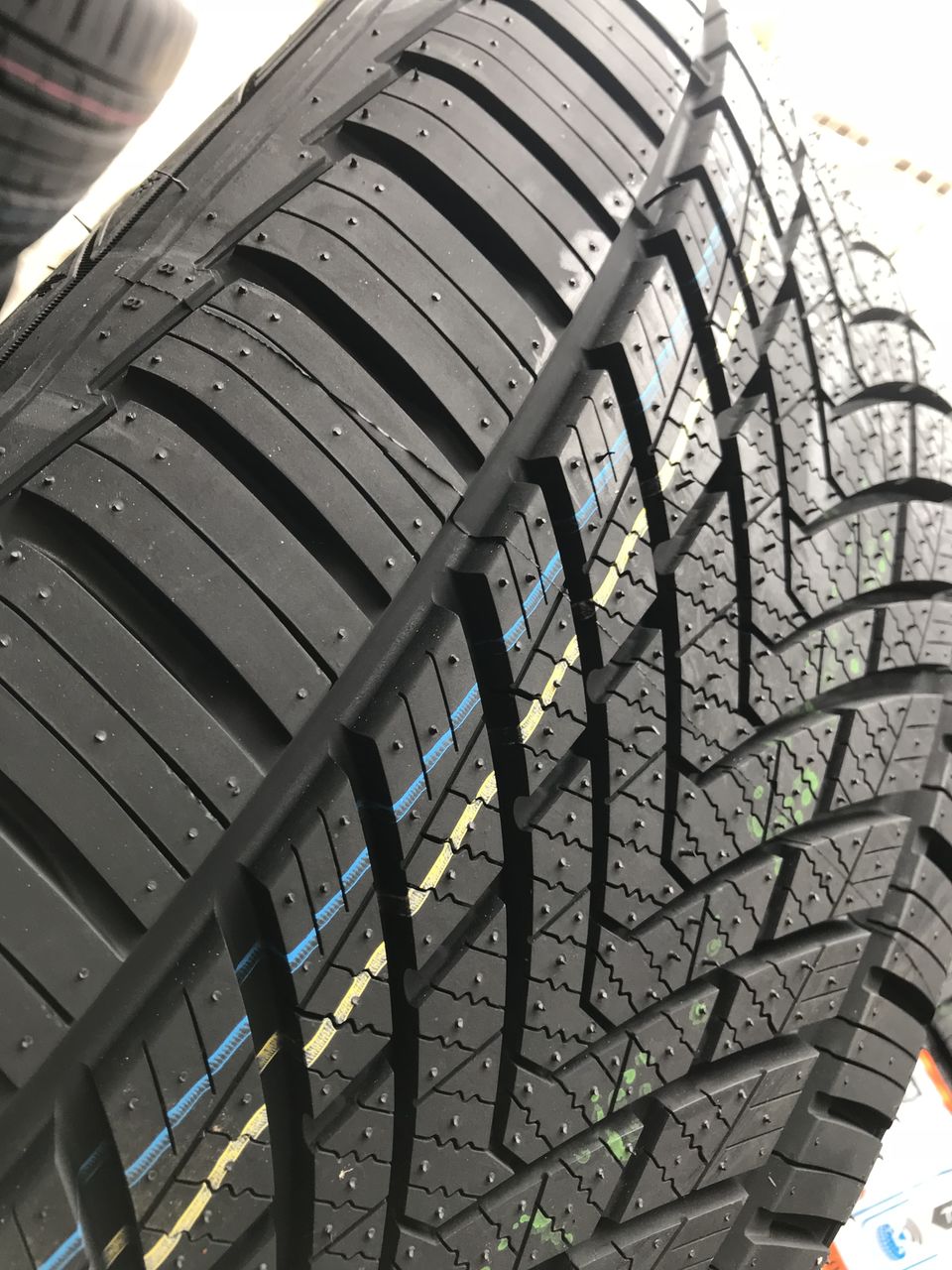 225/40 R19 Tracmax Allseason Trac saver (4 seasons)/ Доставка, livrare toata Moldova foto 3