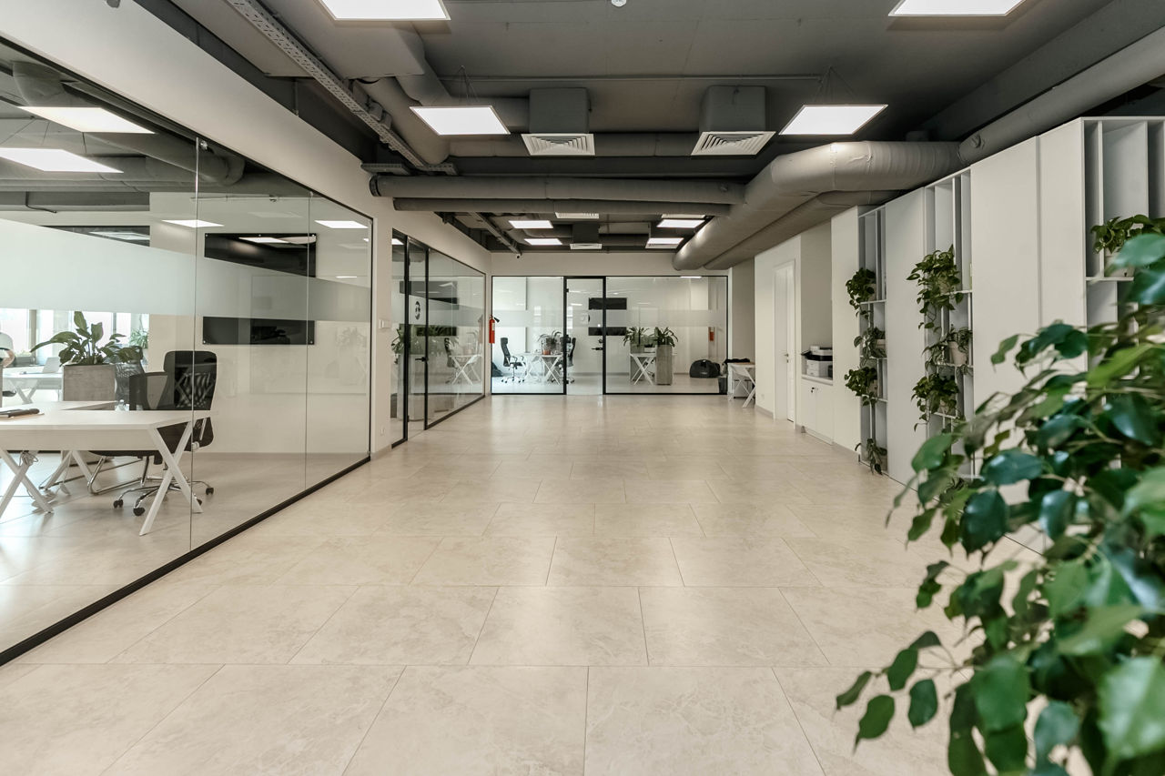 Arenda  spatii oficii comercial 484 m2 h podurilor 3,75m chisinau centru фото 0