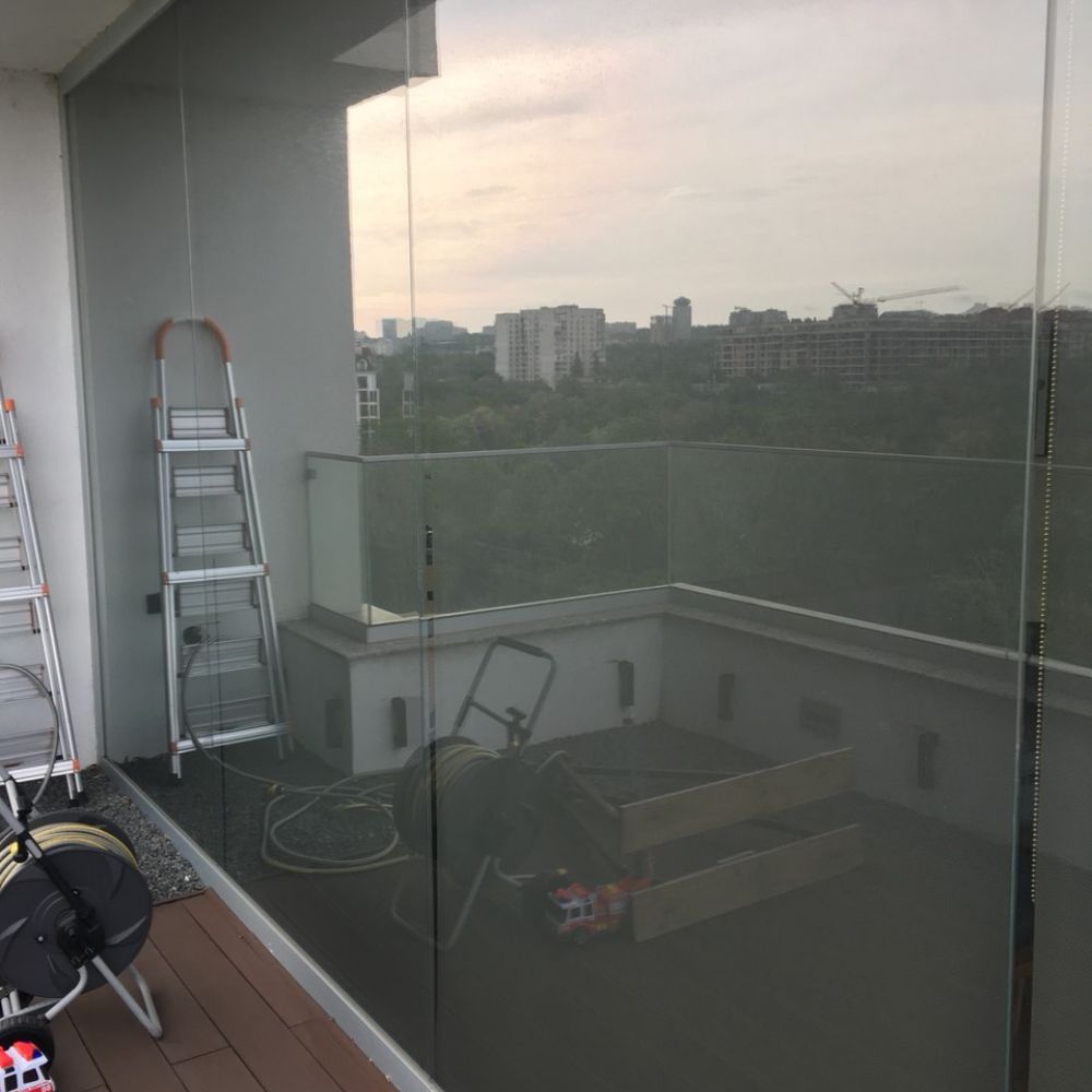 Sistem glisant din sticlă securizata , pentru terasa ,balcoane, încăperi comerciale. foto 4