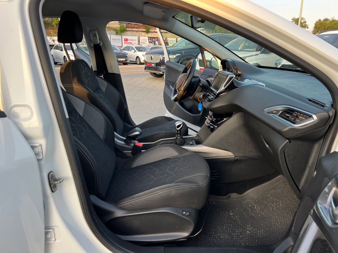 Peugeot 2008 фото 16