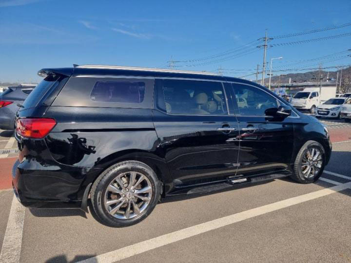 KIA Carnival фото 2