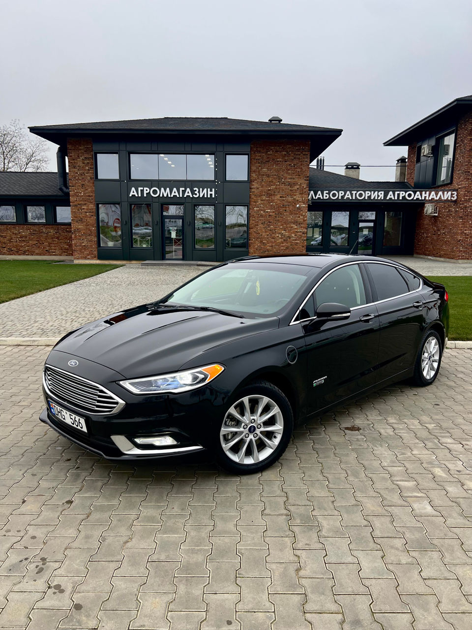 Ford Fusion 2018 г. с пробегом 145 ми, Плагин-гибрид (бензин), 11900 €