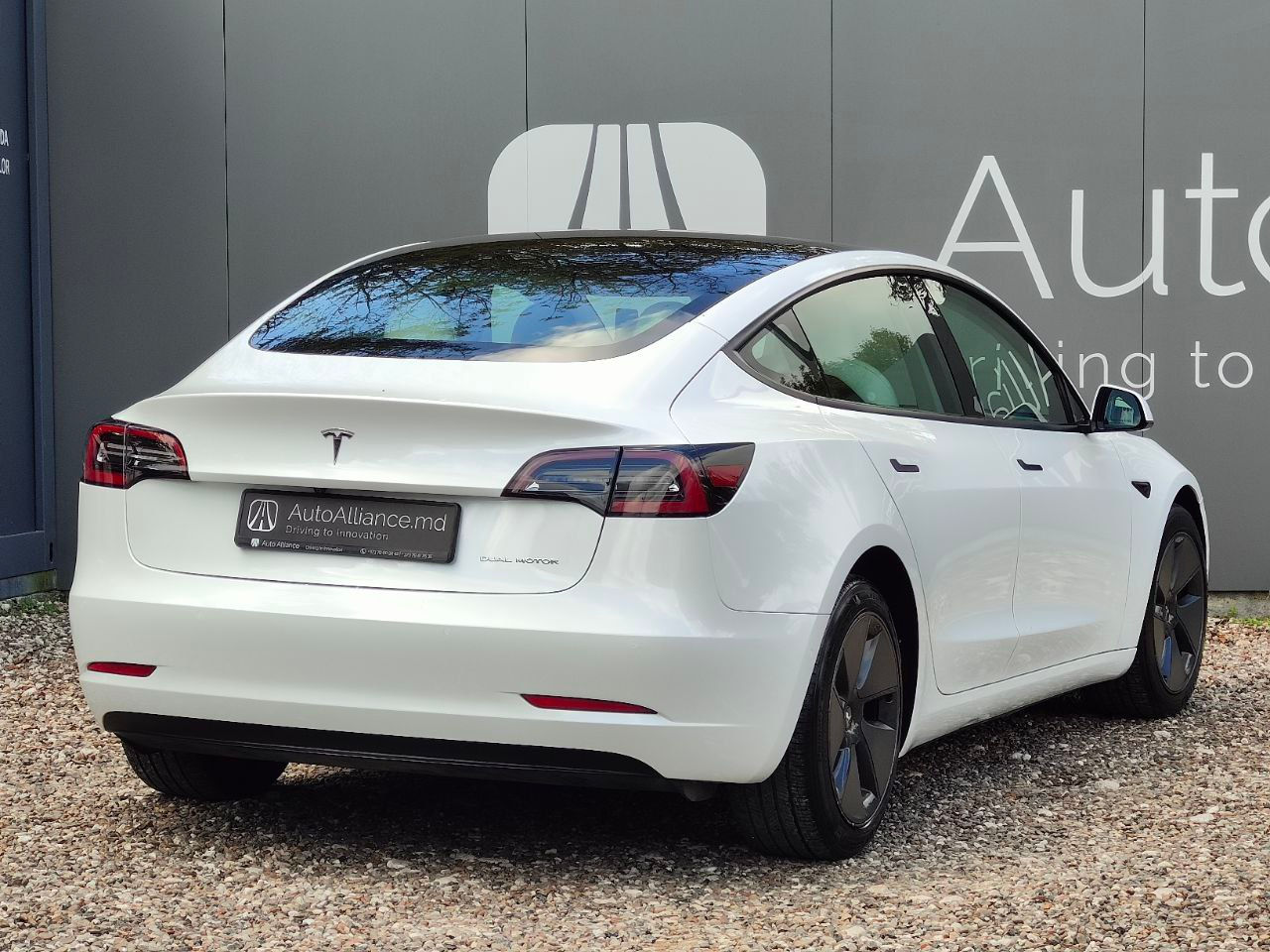 Tesla Model 3 фото 4