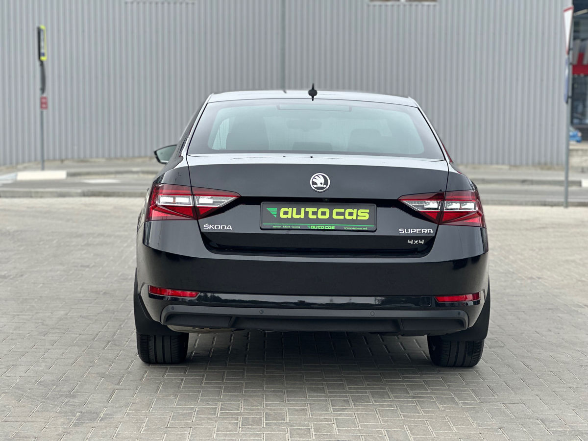 Skoda Superb foto 3