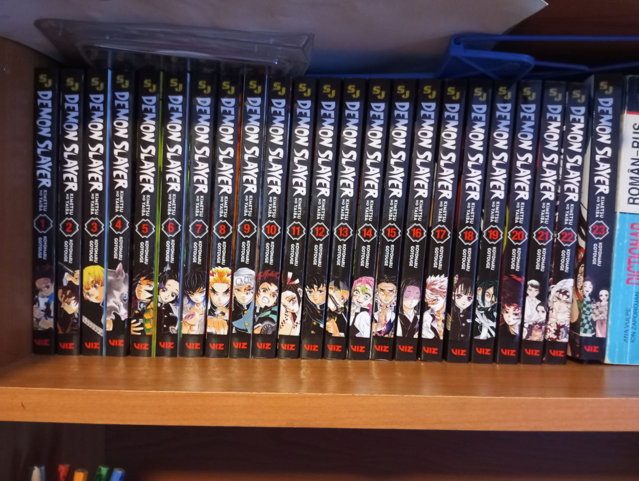 Manga Demon Slayer în limba engleză... foto 2