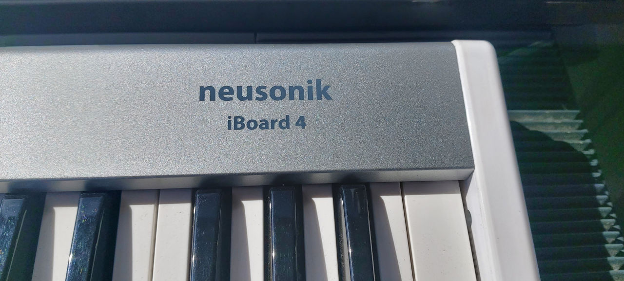  Korg i5S      Yamaha  PSR 400  и   PSR 70    Kawai ES6B     Neusonik  iBoard 4   foto 6
