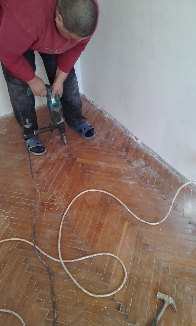 Instalarea, raschetarea, chituirea, restaurarea parchetului din stejar, frasin, experienta 25 ani foto 1