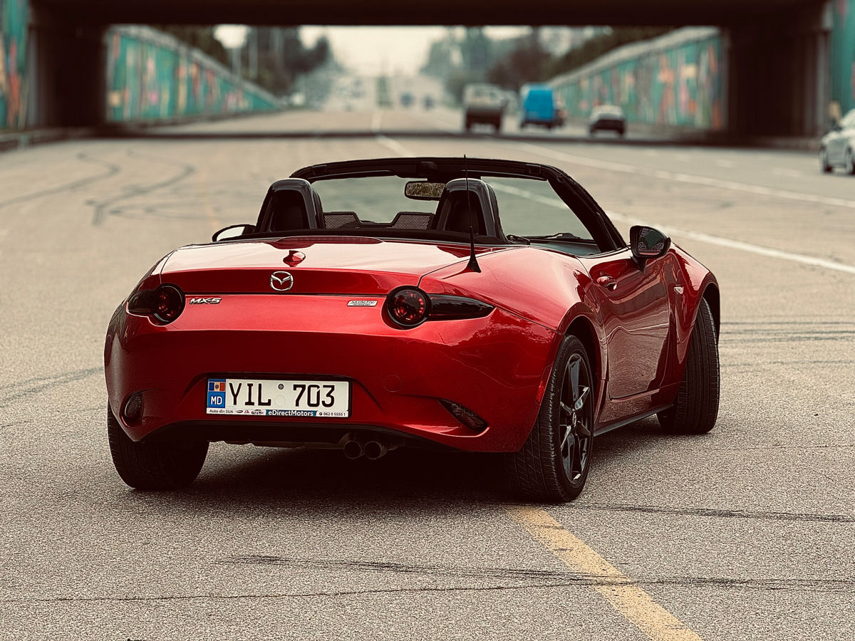 Mazda MX-5 foto 2