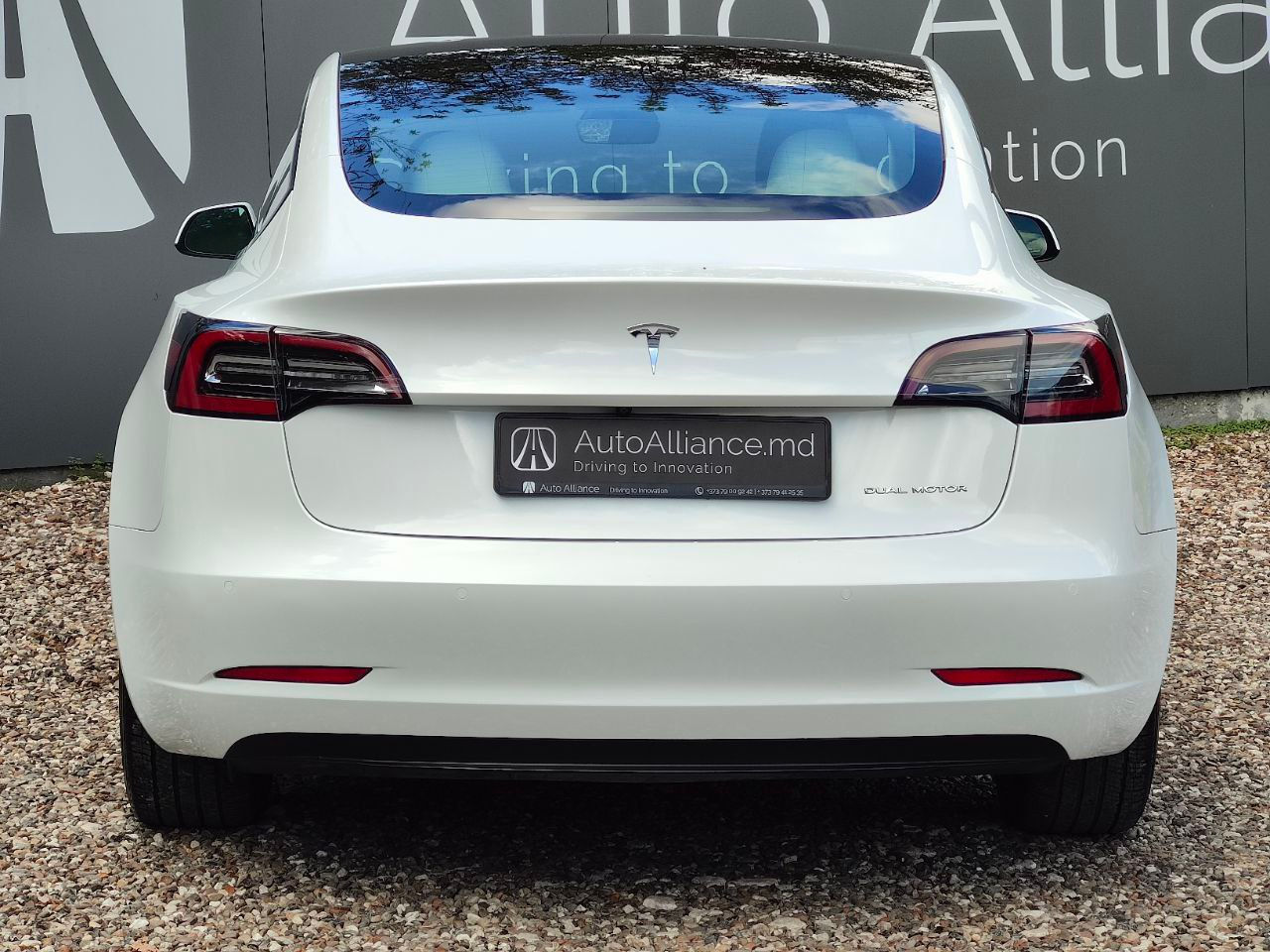 Tesla Model 3 фото 5