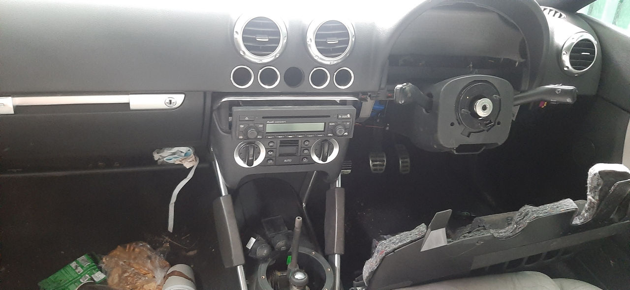 Audi TT N8 1.8T,cutiea 6 trepte 4x4,şi tot sistemul 4x4.optica,banperuri,2 aripi sunt foto 4