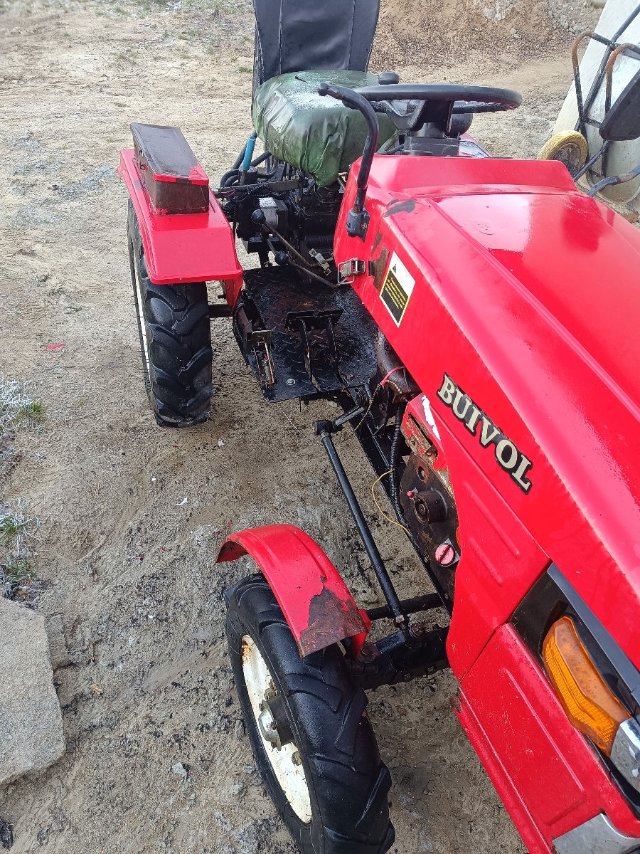 Se vinde mini tractor foto 3