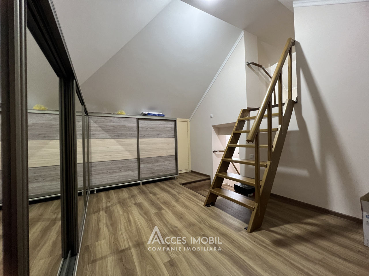 Casă în 2 nivele! str. Mihail Frunze, Stăuceni, 100m2 + 6 ari. Euroreparație! foto 14