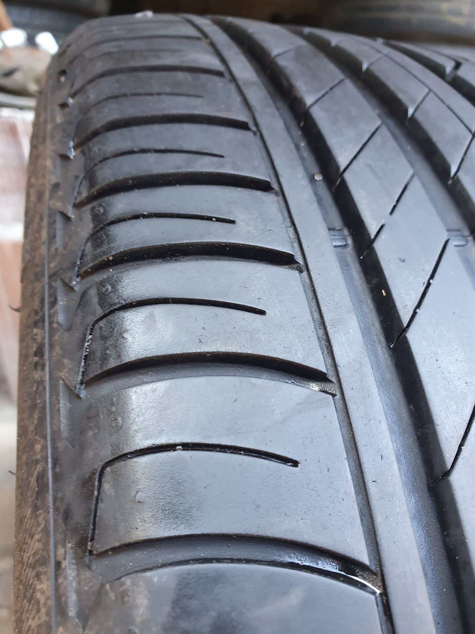 215/55/ R17- BRIDGESTONE.