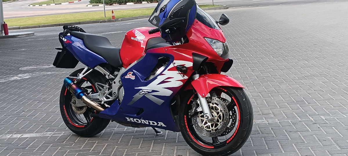 Honda CBR-600 F4 foto 1