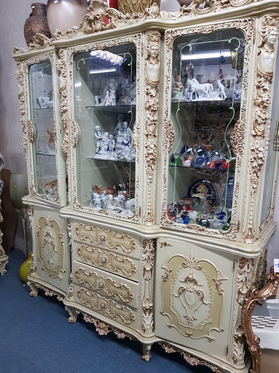 Dulapuri și vitrine din Germania la Florilor 14 foto 2