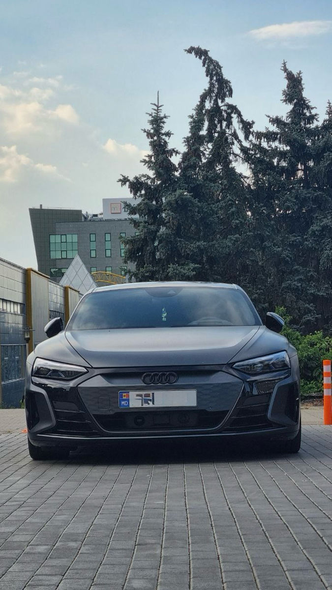 Audi E-tron GT фото 3