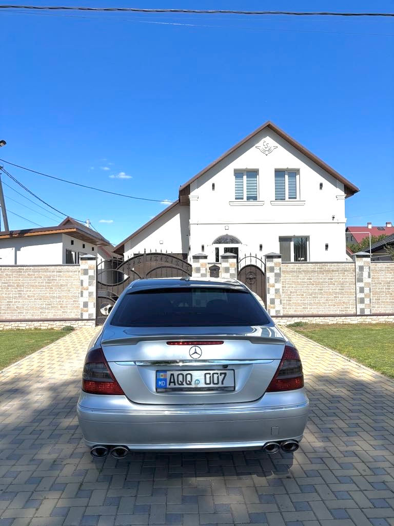 Mercedes E-Class foto 2