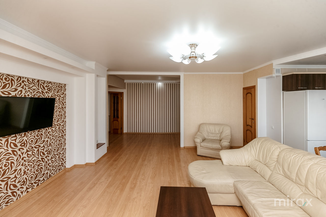 Apartament cu 3 camere, 135 m², Centru, Chișinău foto 4