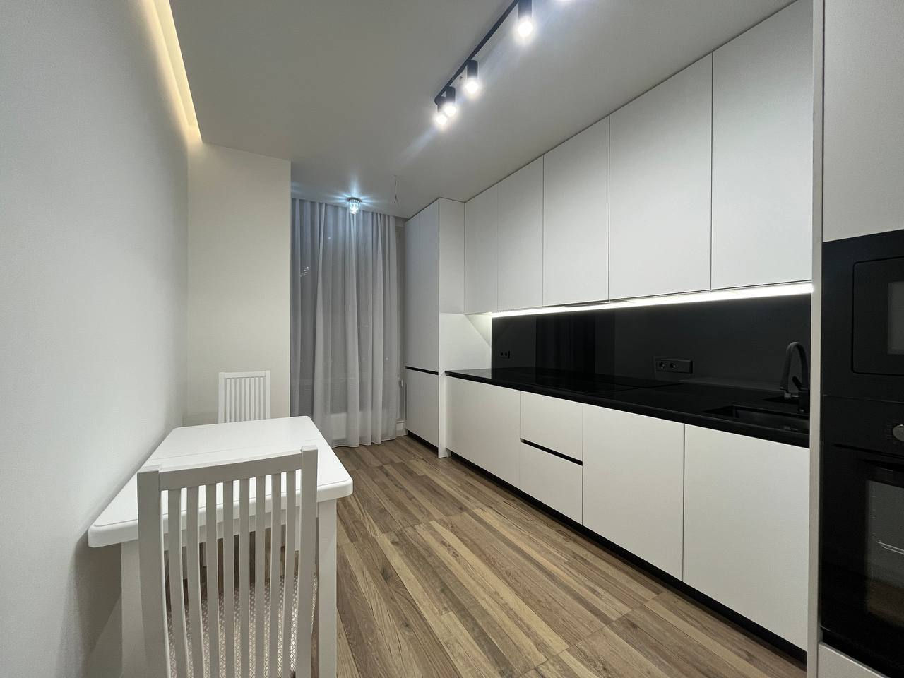 Apartament cu 2 camere, 70 m², Centru, Chișinău foto 0