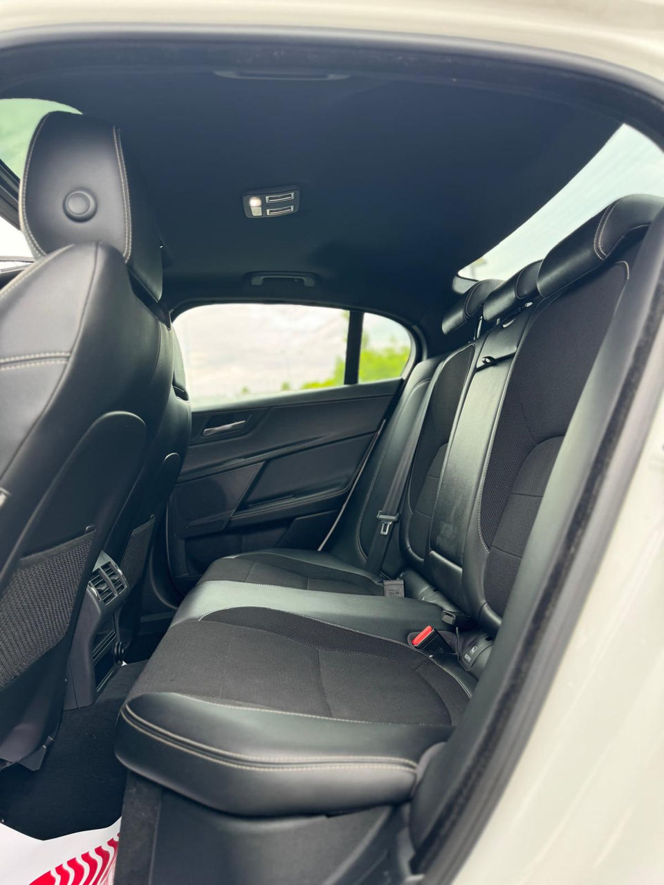 Jaguar XE foto 15