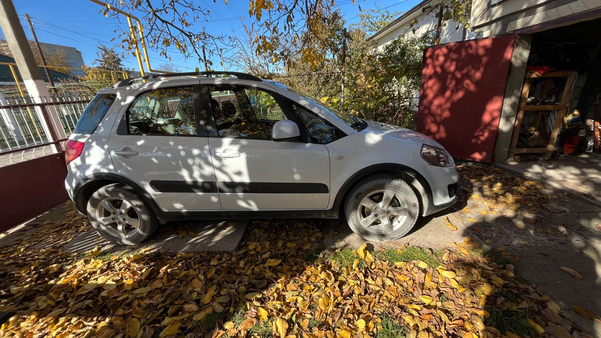 Suzuki SX4 foto 2