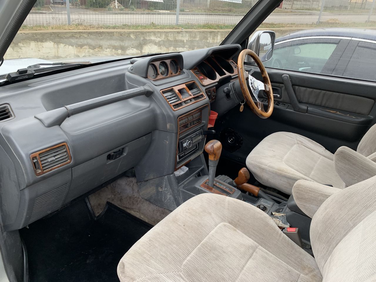 Mitsubishi pajero салон