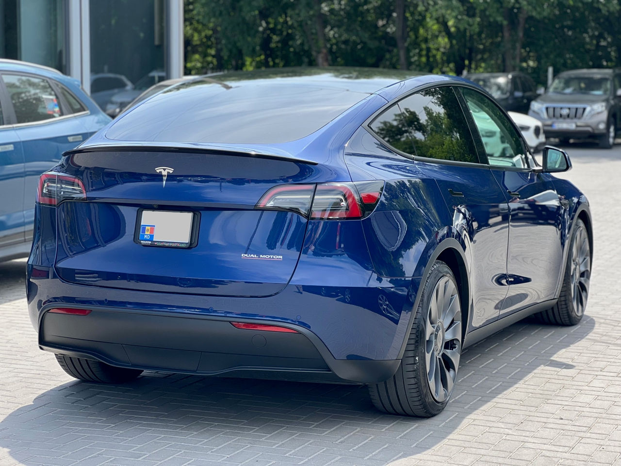 Tesla Model Y foto 2