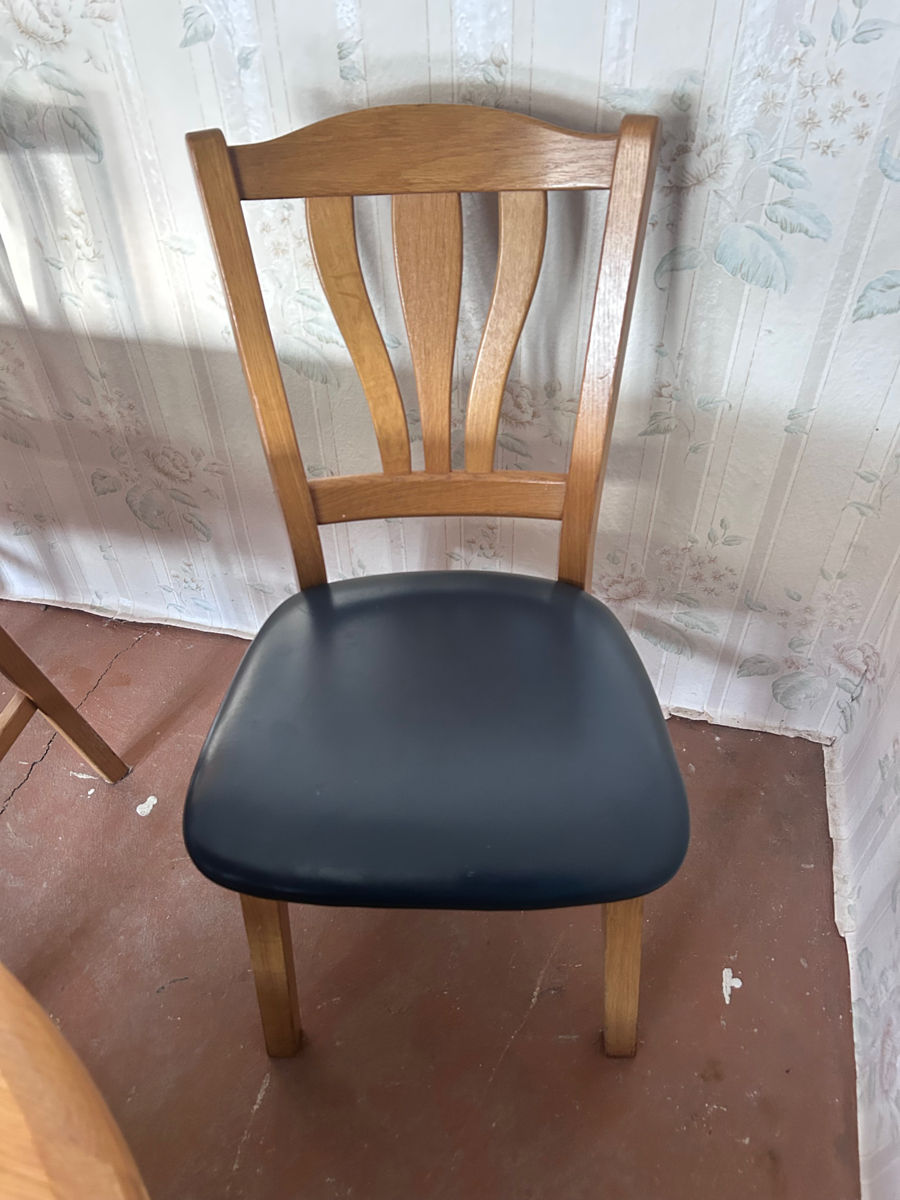 Vand masa cu 6 scaune din lemn masiv foto 1