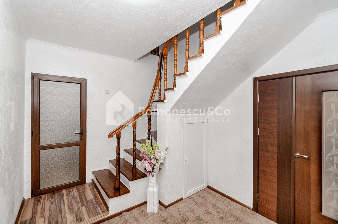 Casă de vânzare în Ialoveni, 2 nivele, cu reparație, teren 14 ari.  foto 13