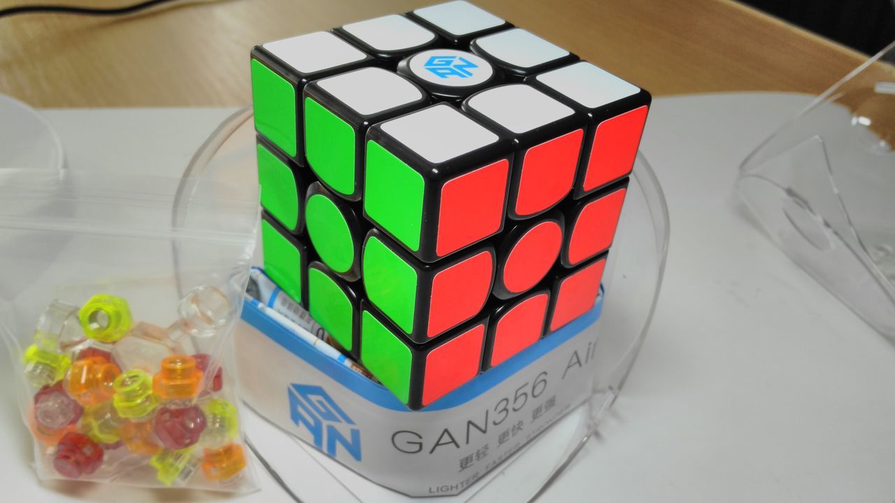 Купить куб барнаул. Брендированный кубик Рубика. Оригинальный кубик Рубика. Профессиональные кубики рубики. Кубики Рубикс фирменные.