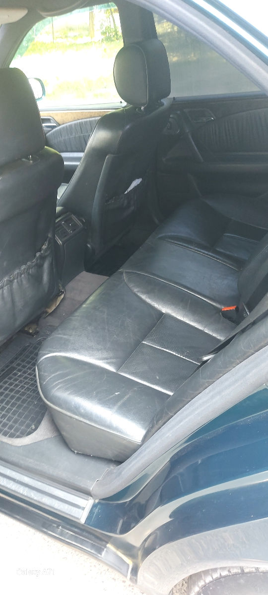 Mercedes E-Class foto 1