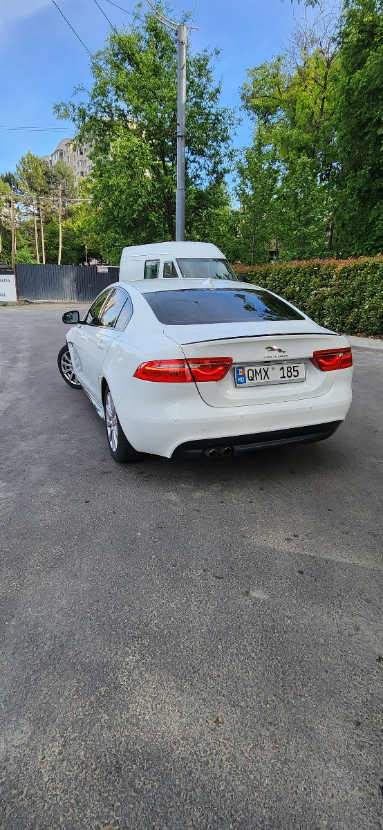 Jaguar XE фото 3