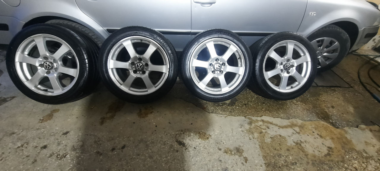 4  roţi r 17 (diskuri 5/112 cu scaturi de vară 245/45 R 17). volkswagen. 5/112. foto 2