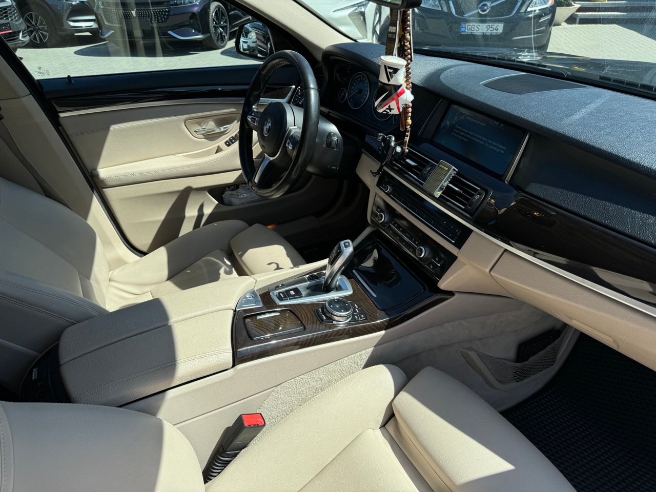 BMW 5 Series foto 15