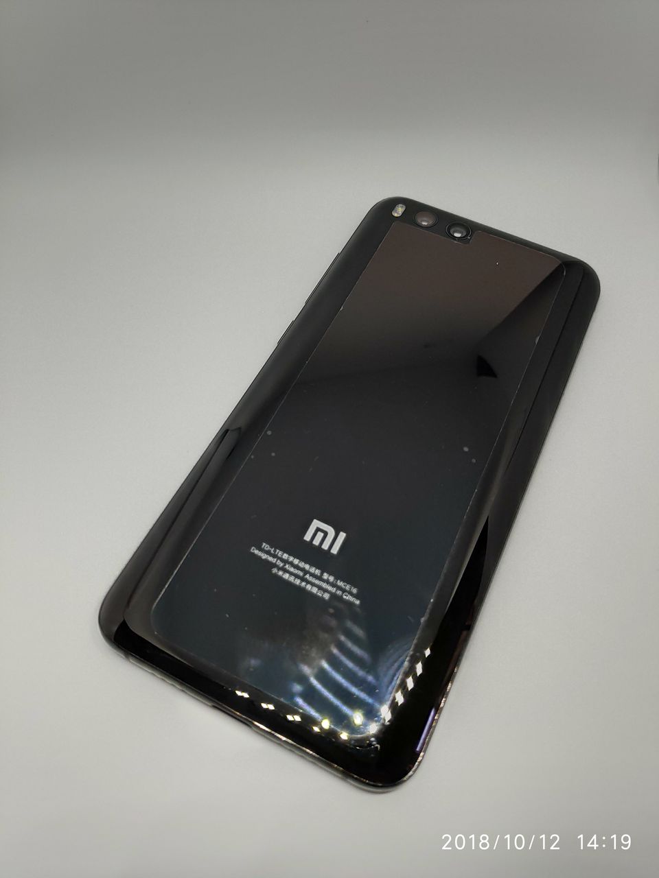 Продам телефон "Xiaomi mi 6 - 6 ГБ Оперативная 64 ГБ Встроенная память