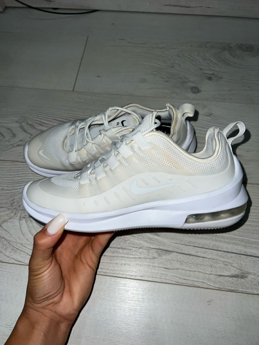 Nike air max axis women's white best sale