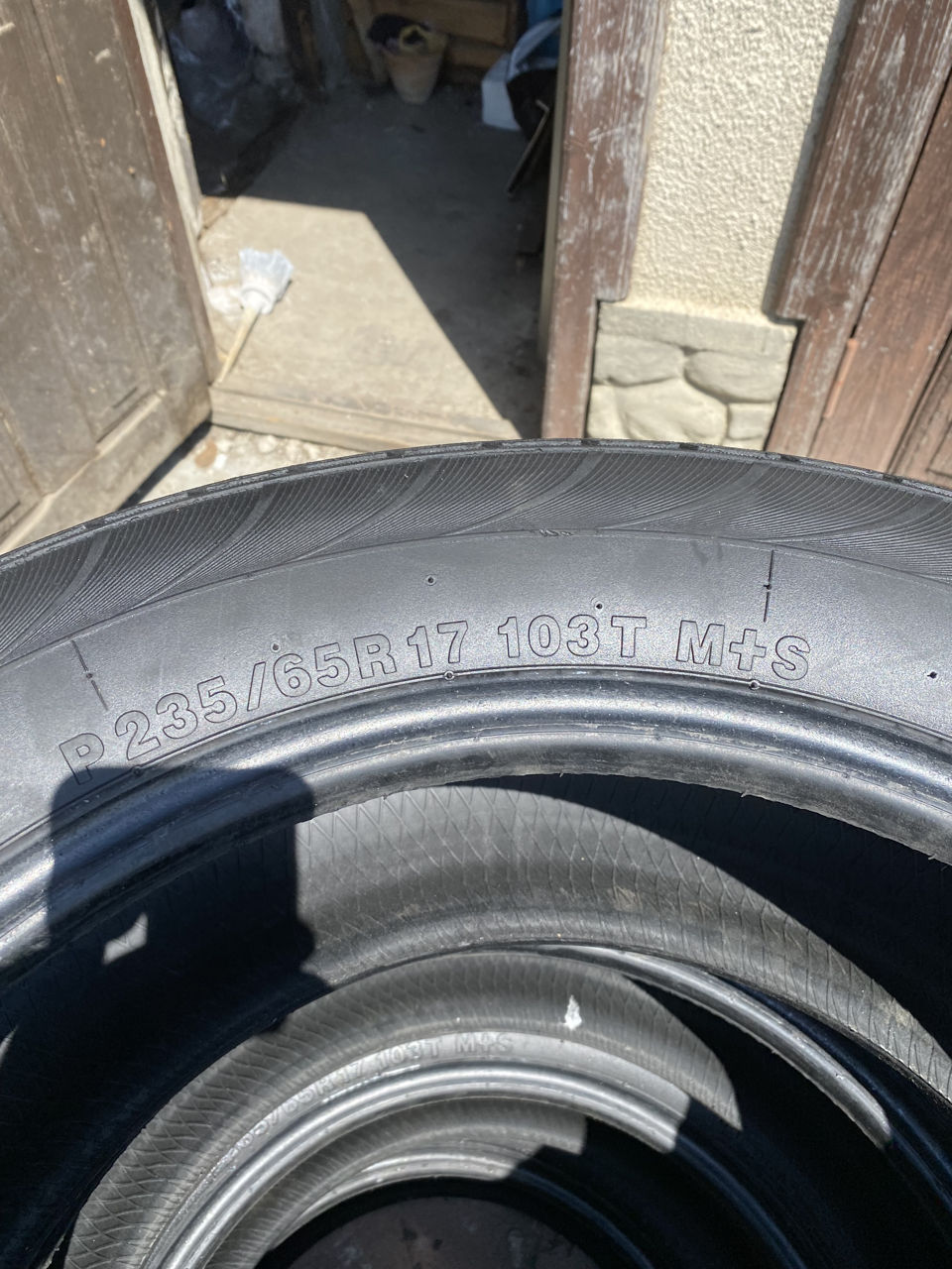 235 65 R17 kumho