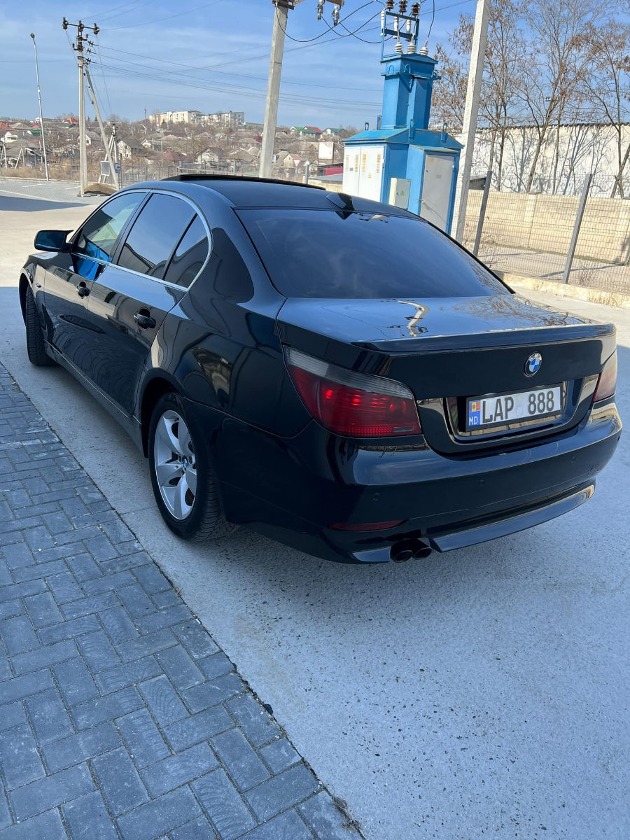 BMW 5 Series фото 0