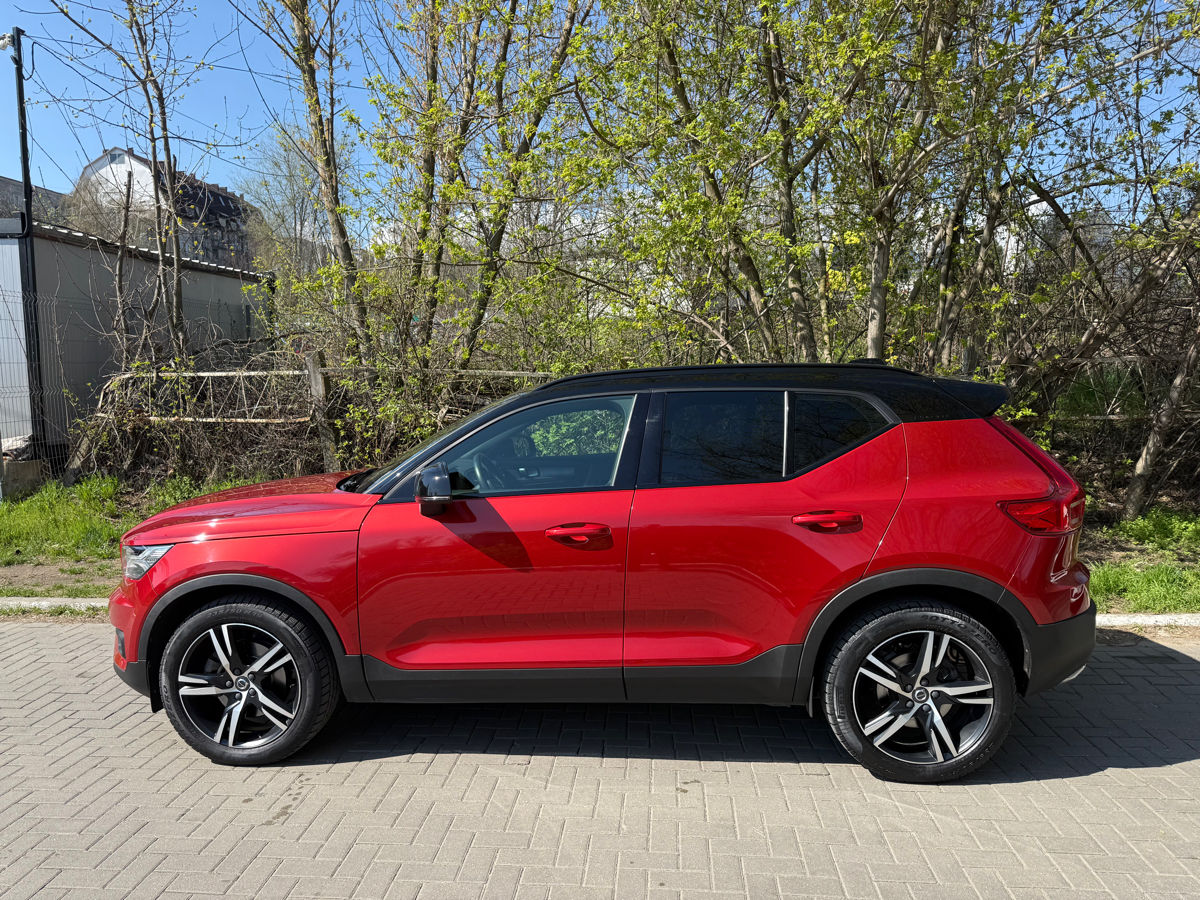 Volvo XC40 фото 0
